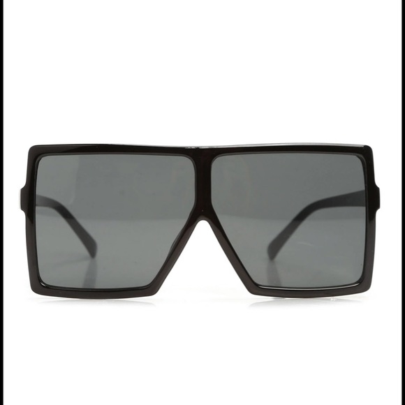 Be there or be square sunglasses 🕶 - Picture 2 of 6